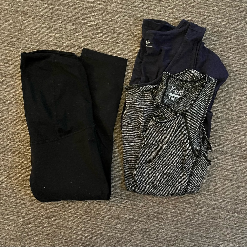 Maternity workout bundle Ingrid & Isabel leggings Old Navy and Gap tops